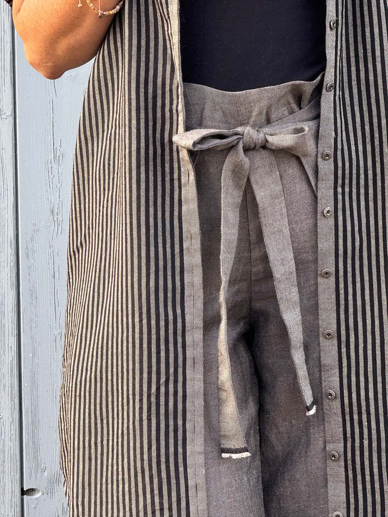 Elegantes Set aus Hemdkleid und weiter Hose