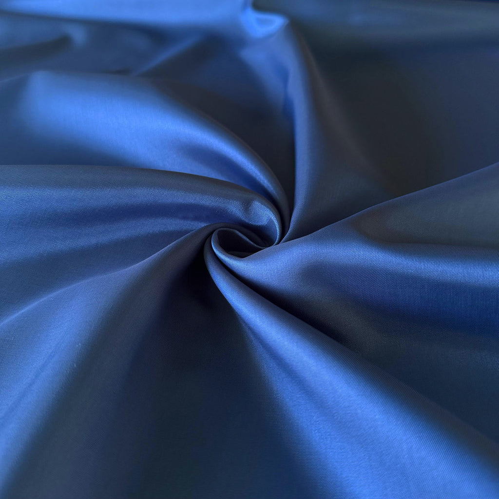 Produktfoto von unserem Futterstoff in der Farbe Stahlblau
