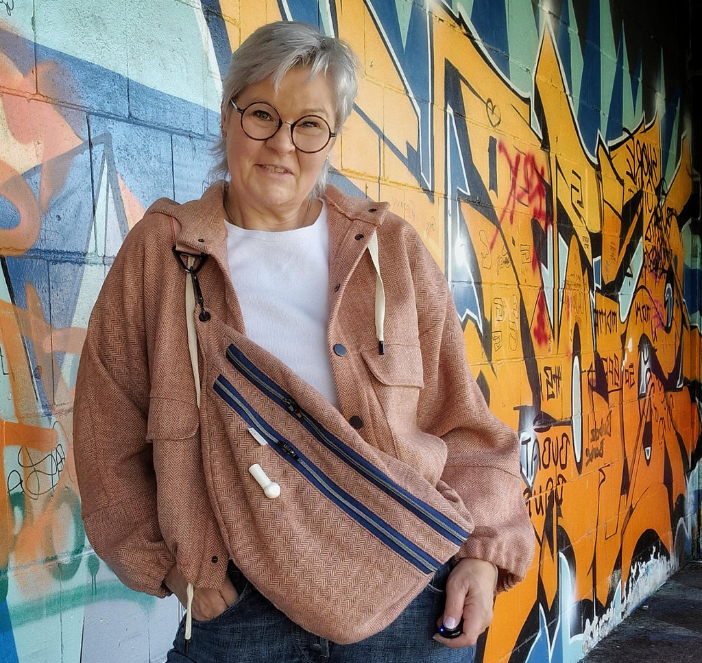 Nähbeispiel von German Tweed "Sterntaler" als Jacke No69 von Trendschnitt und Vigo Slingbag von Mira Rostock