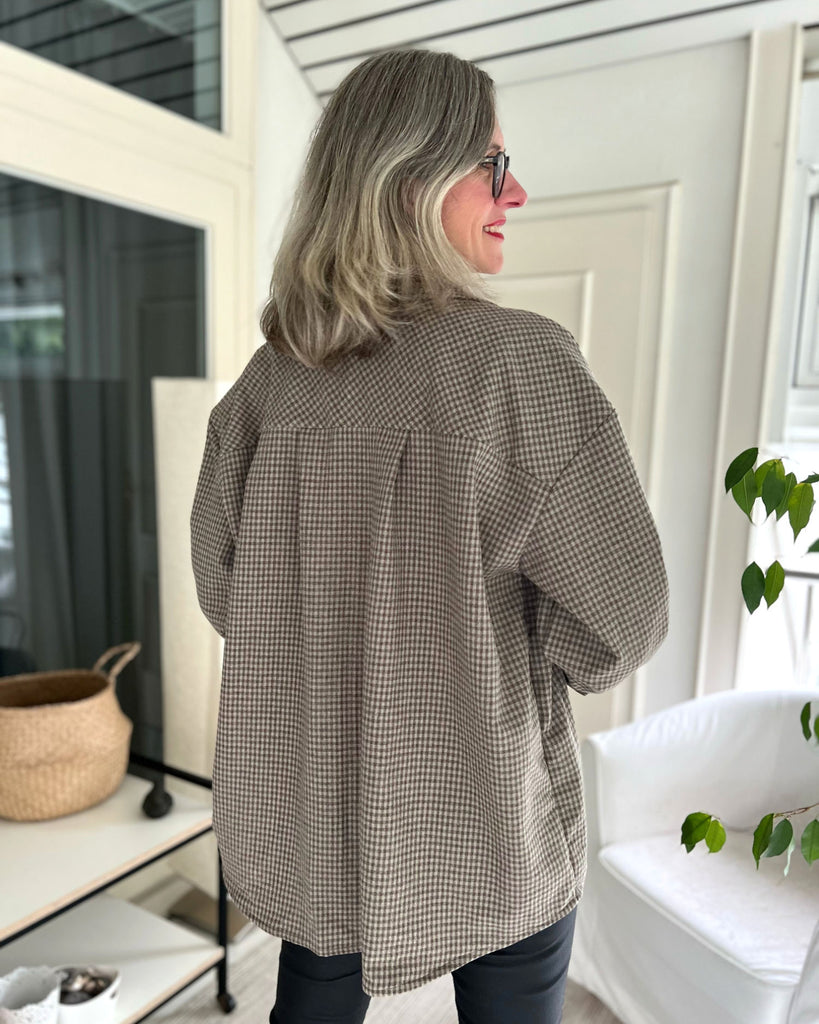 Nähbeispiel unseres Vichykaro Flanell in der Farbe Khaki als Carry von Fibremood