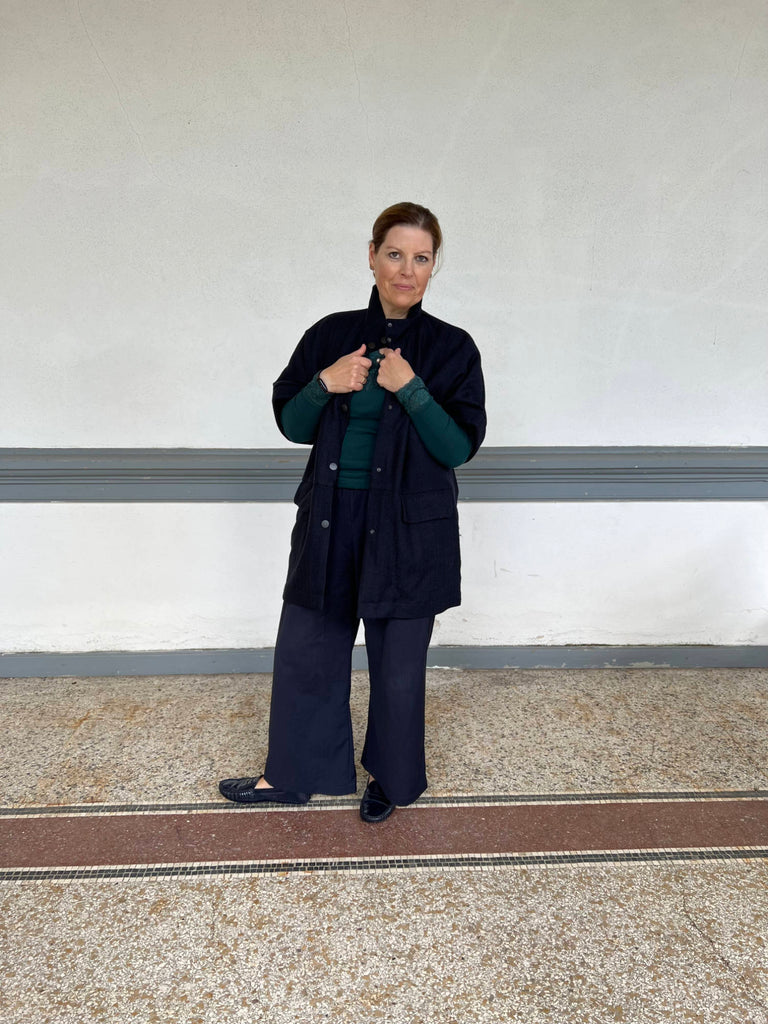 Nähbeispiel vom German Tweed Fischgrat König Drosselbart als Cap Sleeve Vest von The Assembly Line