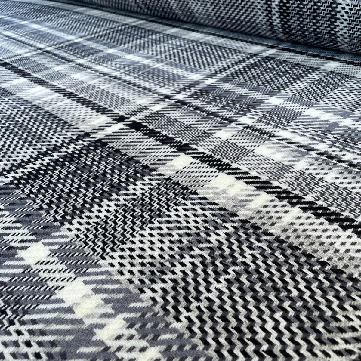 Produktfoto von unserem German Tweed Maxikaro in der Farbe Silberwolke 