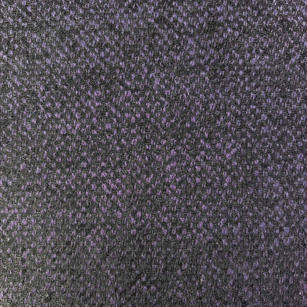 Produktfoto unseres Mantelstoffs in lilaschwarzen Panamamuster 