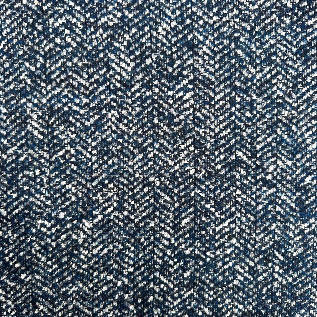 Produktfoto unseres Mantelstoffs in blauweißen Fischgratmuster