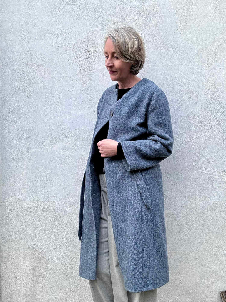 Nähbeispiel unserer recycelten Wolle als Mantel Malva von Makesa Schnittdesign 