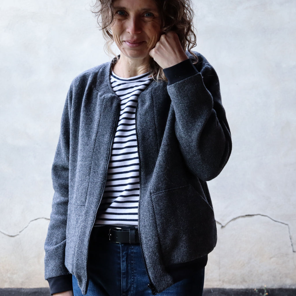 Designbeispiel von unserer ReWool in Anthrazit als Blouson von Louloute Nähatelier