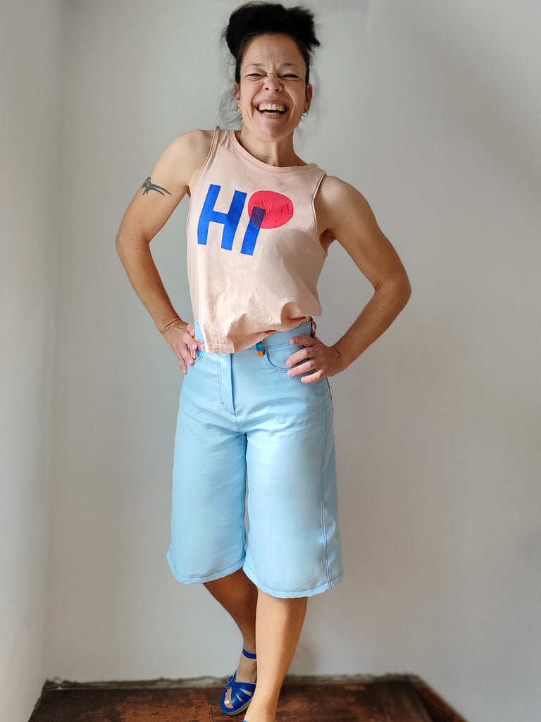 Nähbeispiel von unserem Sanded Tencel in der Farbe "Himmelblau"