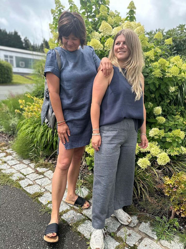 Nähbeispiel von unserem Wolle-Leinen-Mix als Uni und Streifen in Blau/Beige