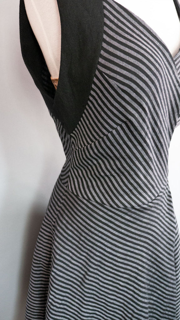Nähbeispiel vom Wolle-Leinen-Streifen in Schwarz/Grau als Vintage-Kleid