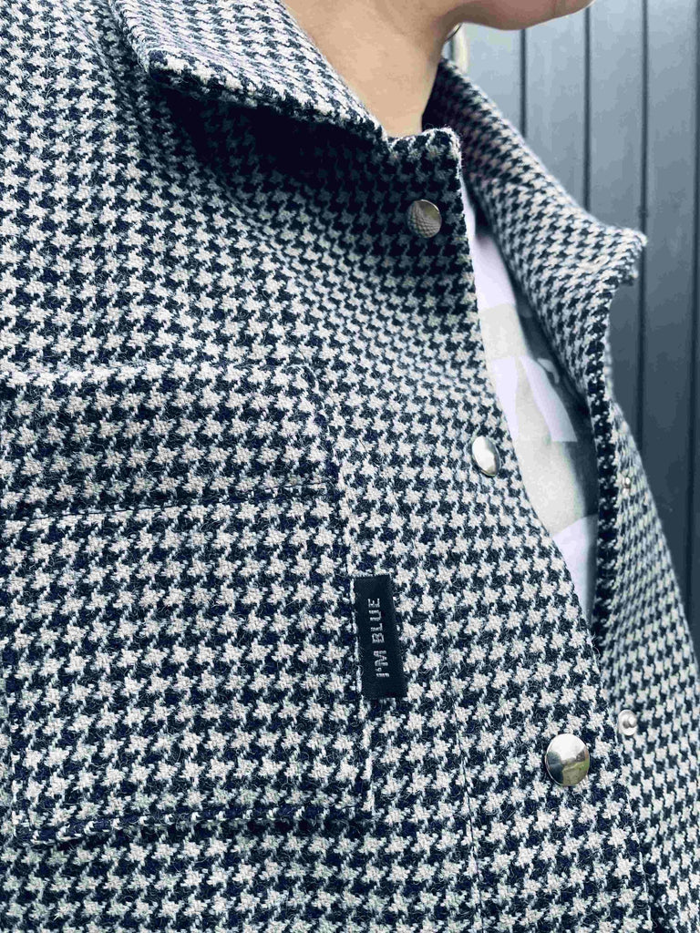 Nähbeispiel vom German Tweed Pepita in Navy/Grau als Frau Dita von Studioschnittreif