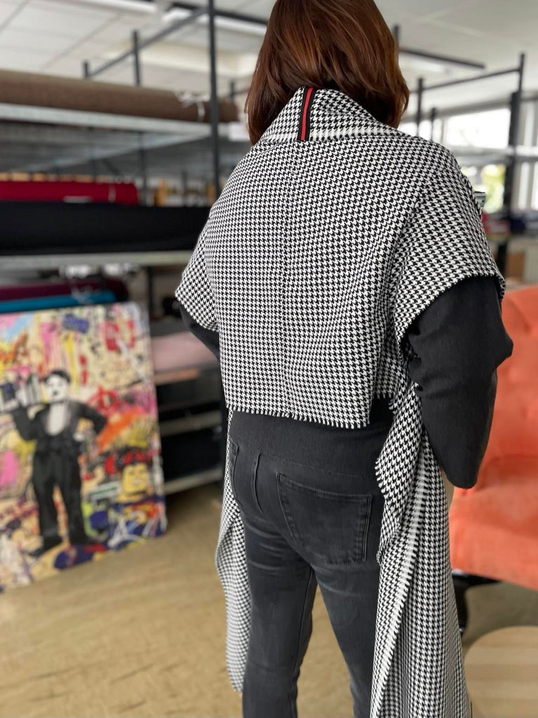 Nähbeispiel vom German Tweed Pepita in Schwarz/Weiß als Schal von Ann Ringstrand