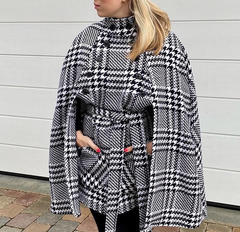 Nähbeispiel vom German Tweed Glencheck als Maxikaro in Schwarz/Weiß nach einem Schnittmuster von Vogue