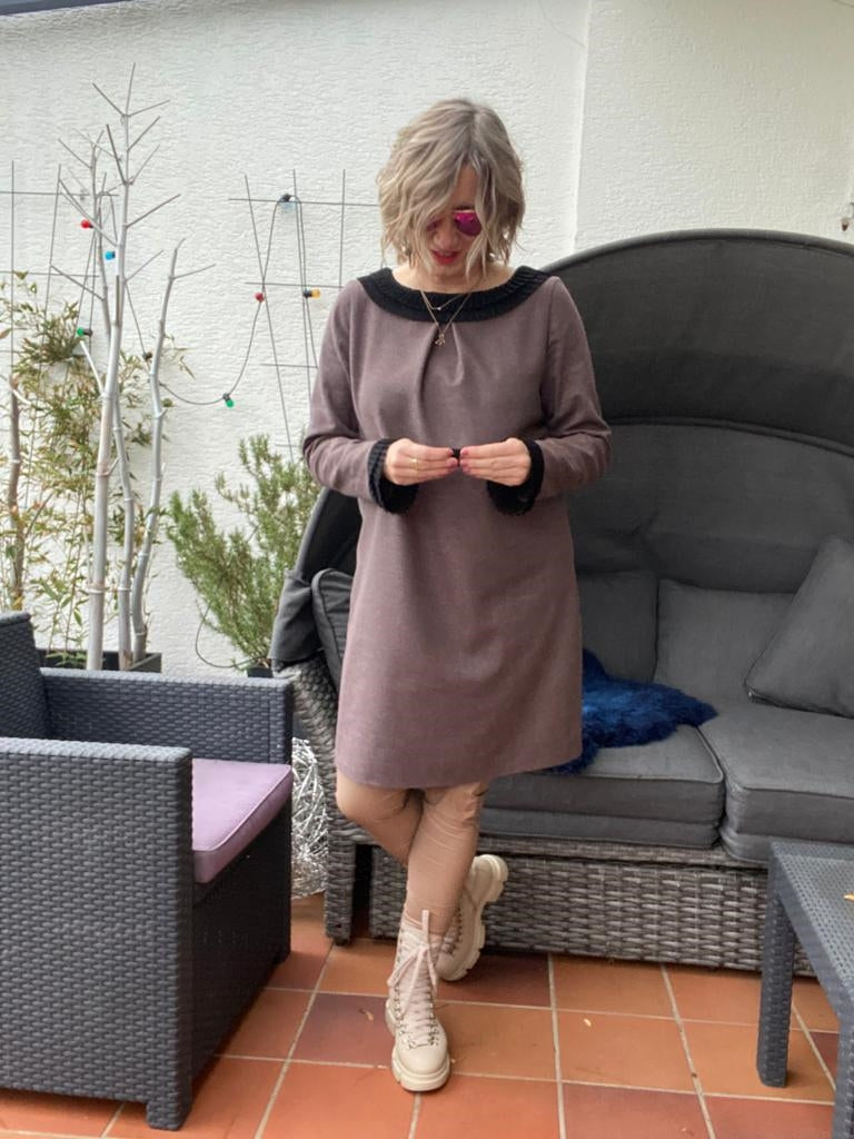 Nähbeispiel Abseitenfischgrat Malve als Kleid Liva